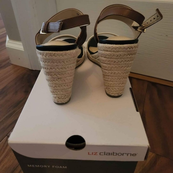 Liz Claiborne size 7 wedges - Picture 3 of 3